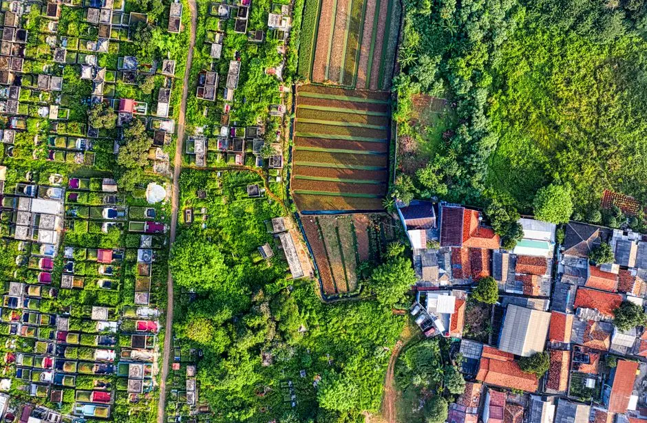 Ilustrasi perbandingan harga tanah berdasarkan lokasi